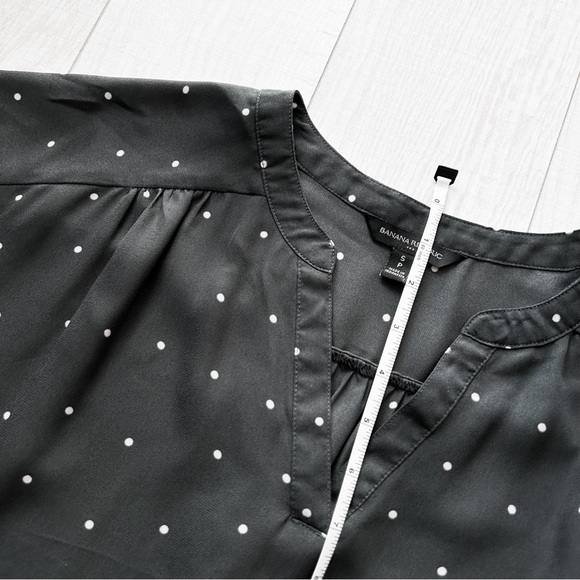 Banana Republic dark grey and white polka dot blouse - Picture 4 of 9